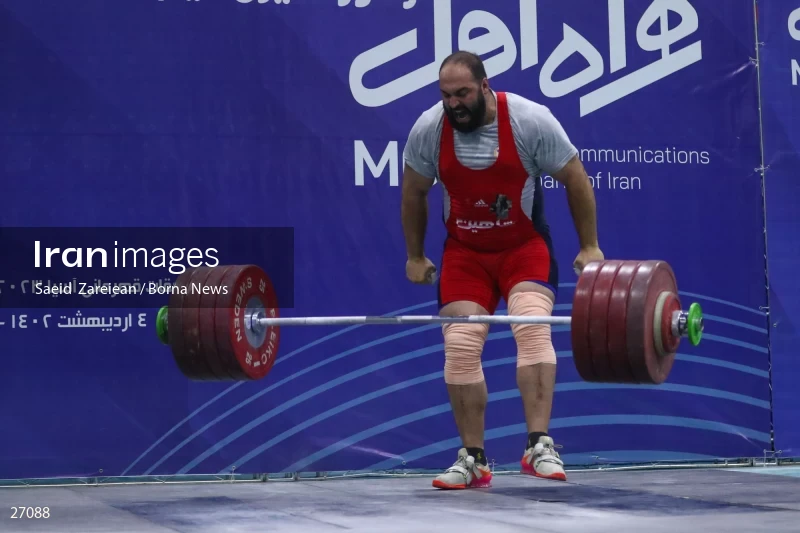 The record setting of Iran's national weightlifting team