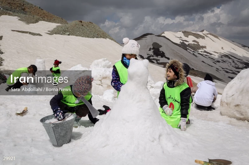 Snowman Festival in Tochal
