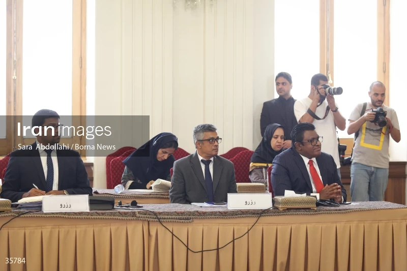 Iran and Sri Lanka FMs meet