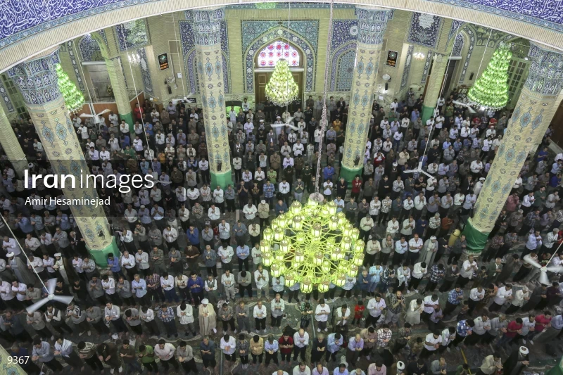 Shi'ite Muslims pray at Jamkaran mosque