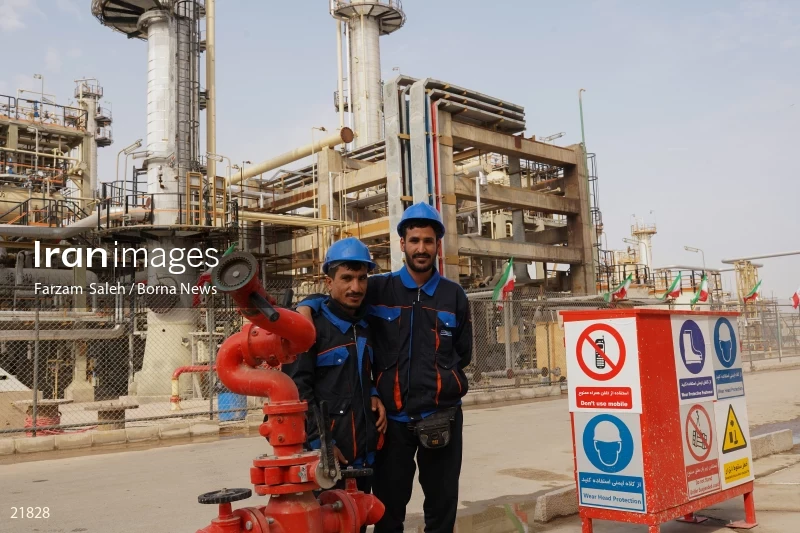 Abadan Oil Refinery workers