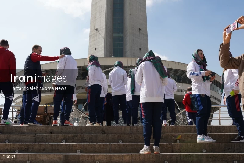 Foreign athletes visit Tehran's Milad Tower