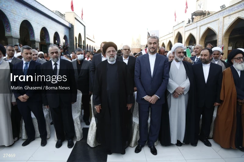 President Ebrahim Raisi in the holy shrine of Hazrat Zeinab (PBUH)