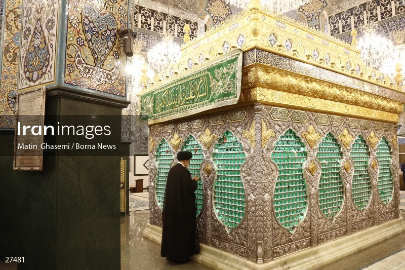 President Ebrahim Raisi in the holy shrine of Hazrat Zeinab (PBUH)
