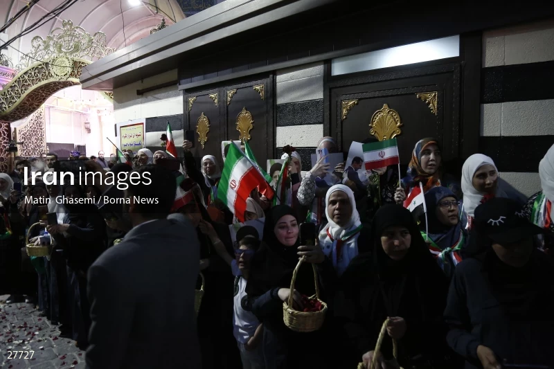 President Ebrahim Raisi in the holy shrine of Hazrat Ruqayya