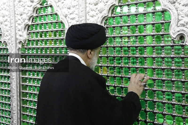 President Ebrahim Raisi in the holy shrine of Hazrat Ruqayya