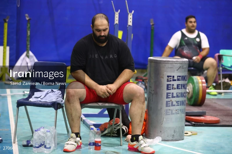 The record setting of Iran's national weightlifting team