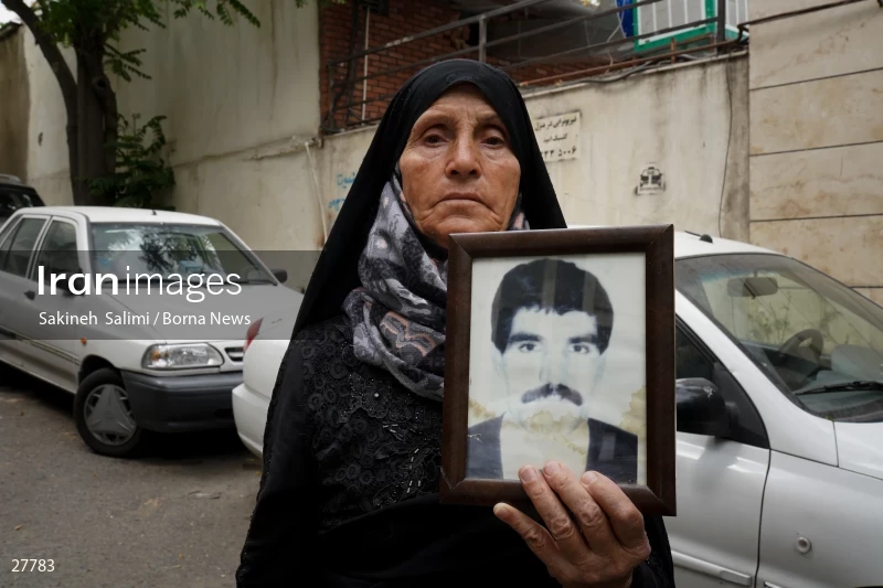 Gathering of "Nejat Society" members in front of the Red Cross office in Tehran