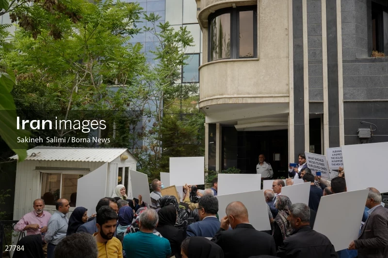 Gathering of "Nejat Society" members in front of the Red Cross office in Tehran