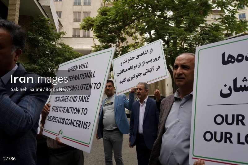 Gathering of "Nejat Society" members in front of the Red Cross office in Tehran