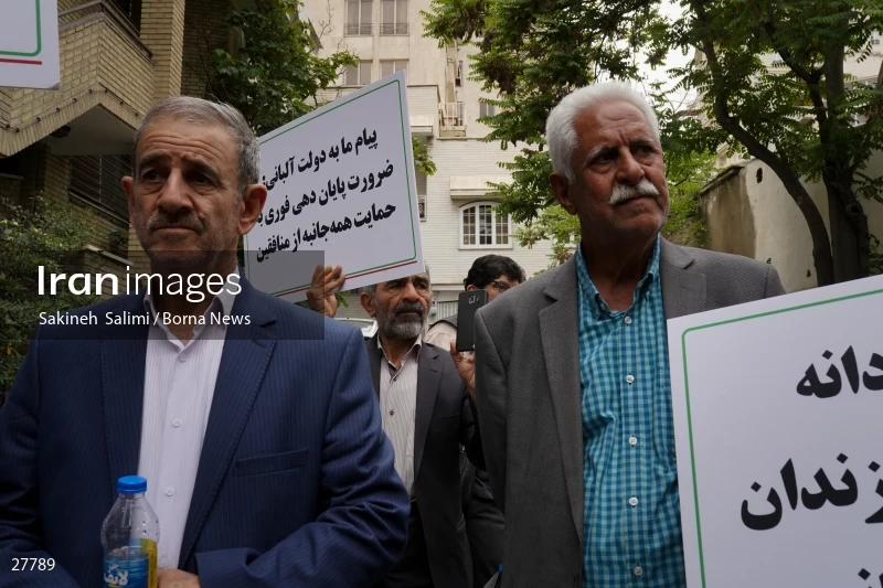 Gathering of "Nejat Society" members in front of the Red Cross office in Tehran
