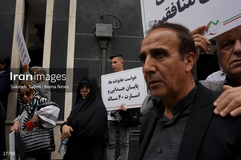 Gathering of "Nejat Society" members in front of the Red Cross office in Tehran