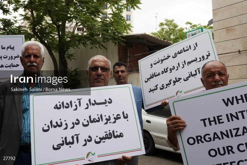Gathering of "Nejat Society" members in front of the Red Cross office in Tehran