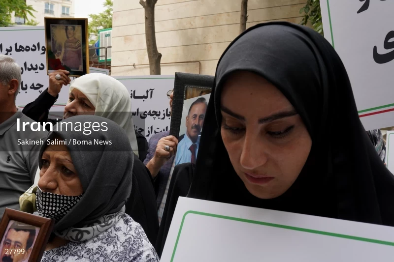 Gathering of "Nejat Society" members in front of the Red Cross office in Tehran