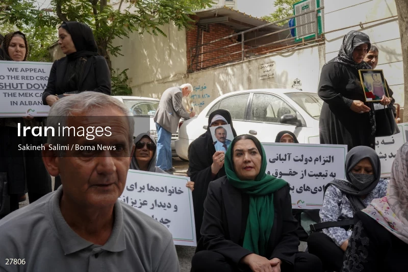Gathering of "Nejat Society" members in front of the Red Cross office in Tehran