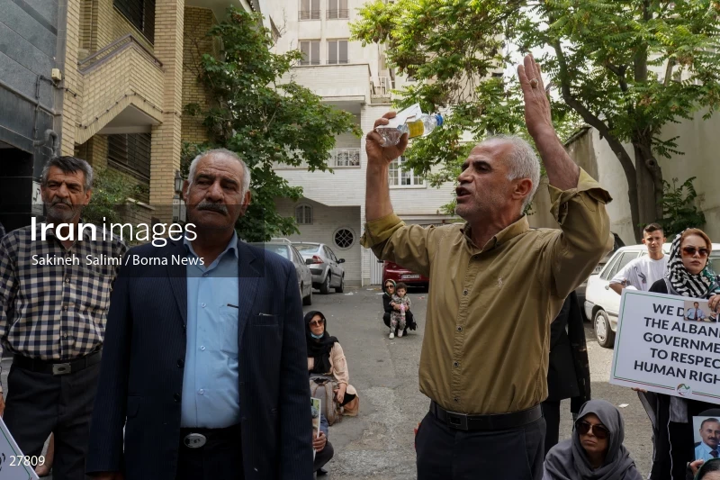 Gathering of "Nejat Society" members in front of the Red Cross office in Tehran