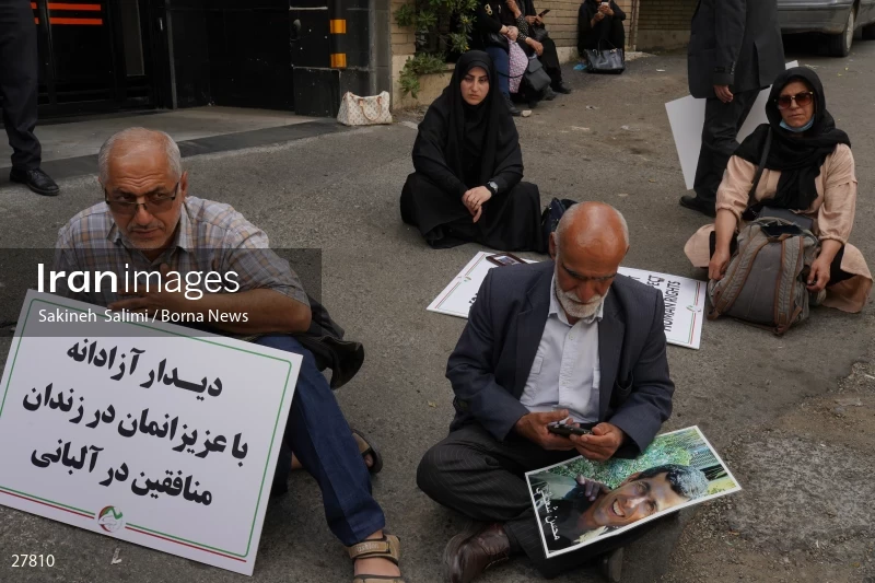 Gathering of "Nejat Society" members in front of the Red Cross office in Tehran