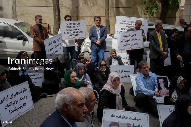 Gathering of "Nejat Society" members in front of the Red Cross office in Tehran