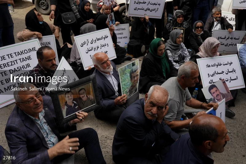 Gathering of "Nejat Society" members in front of the Red Cross office in Tehran