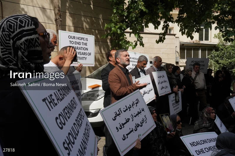 Gathering of "Nejat Society" members in front of the Red Cross office in Tehran