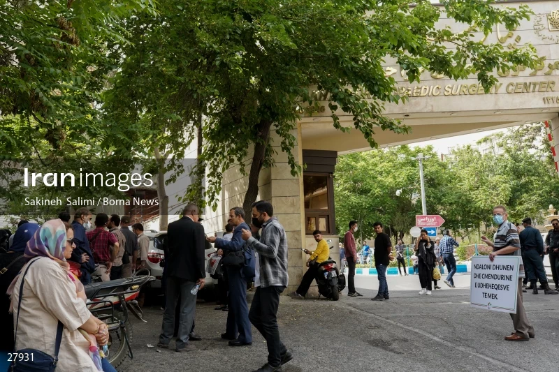 Gathering of "Nejat Society" members in front of the Red Cross office in Tehran