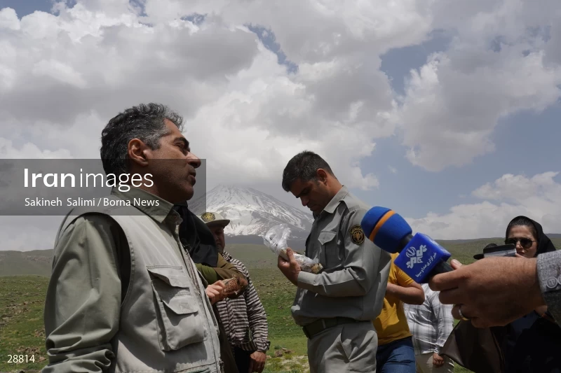 Releasing several species of birds in Lar National Park