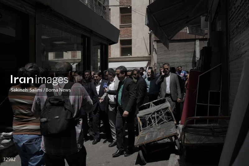First vice president visits Pachenar Bazaar in Tehran