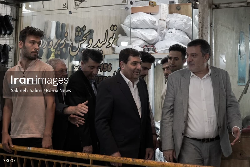 First vice president visits Pachenar Bazaar in Tehran