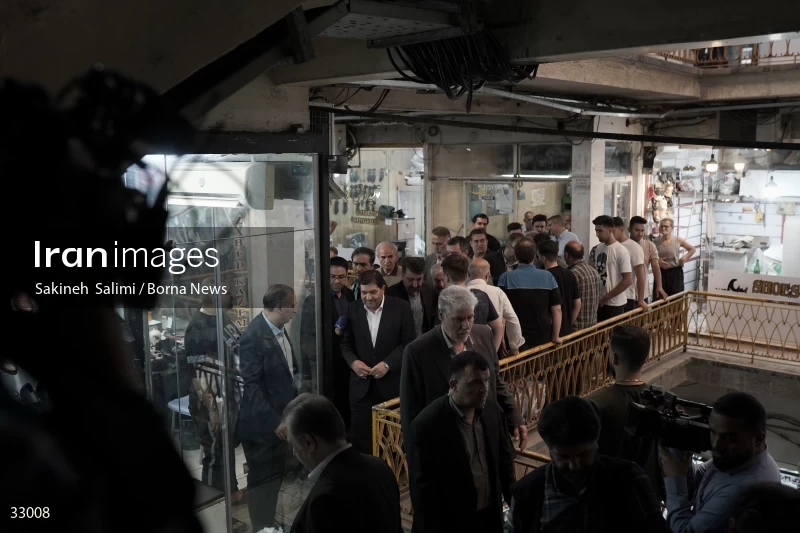 First vice president visits Pachenar Bazaar in Tehran