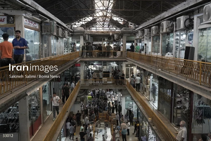 First vice president visits Pachenar Bazaar in Tehran