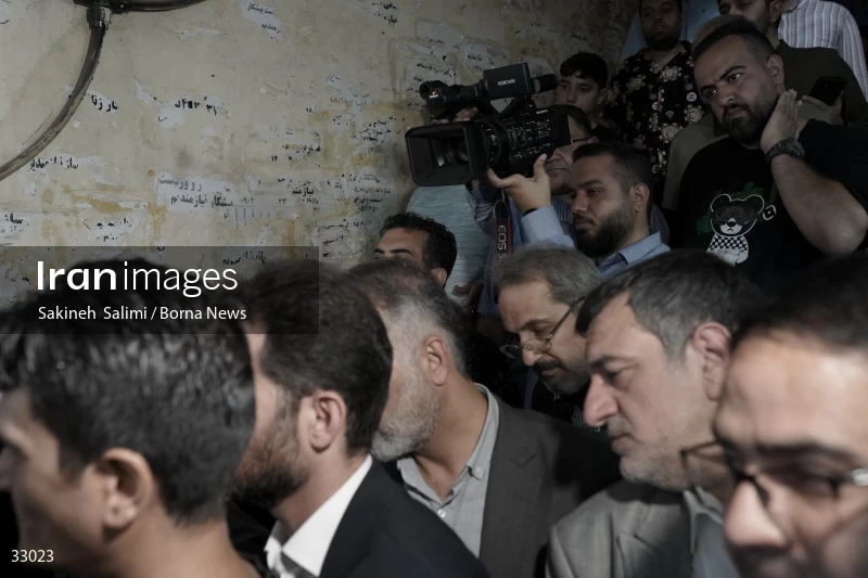 First vice president visits Pachenar Bazaar in Tehran