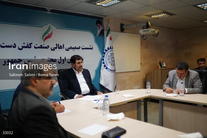First vice president visits Pachenar Bazaar in Tehran