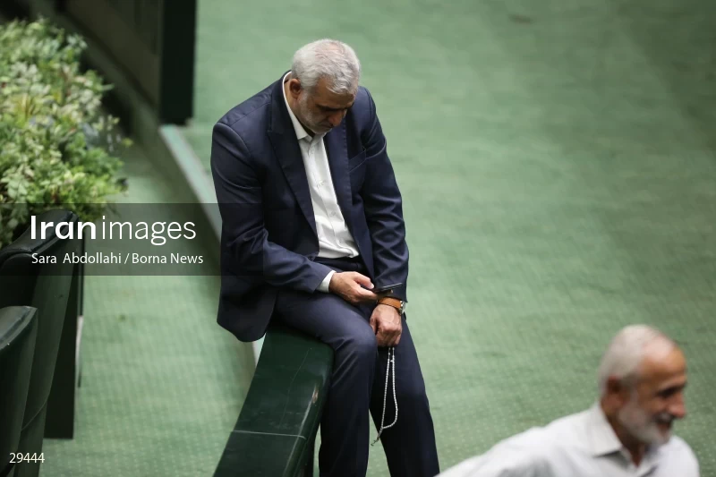 Parliamentary session about confidence vote to Minister of Education