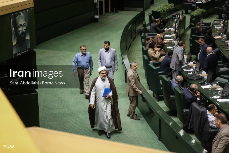 Parliamentary session about confidence vote to Minister of Education