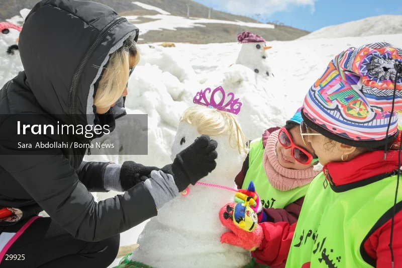 Snowman Festival in Tochal