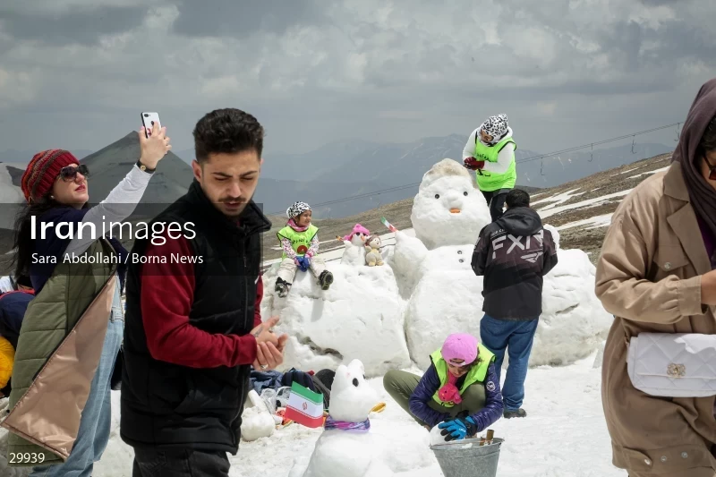 Snowman Festival in Tochal