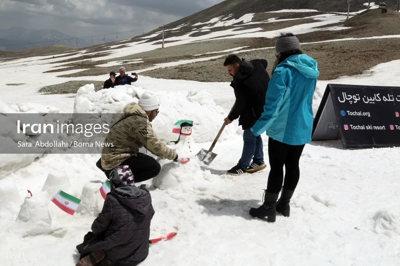 Snowman Festival in Tochal