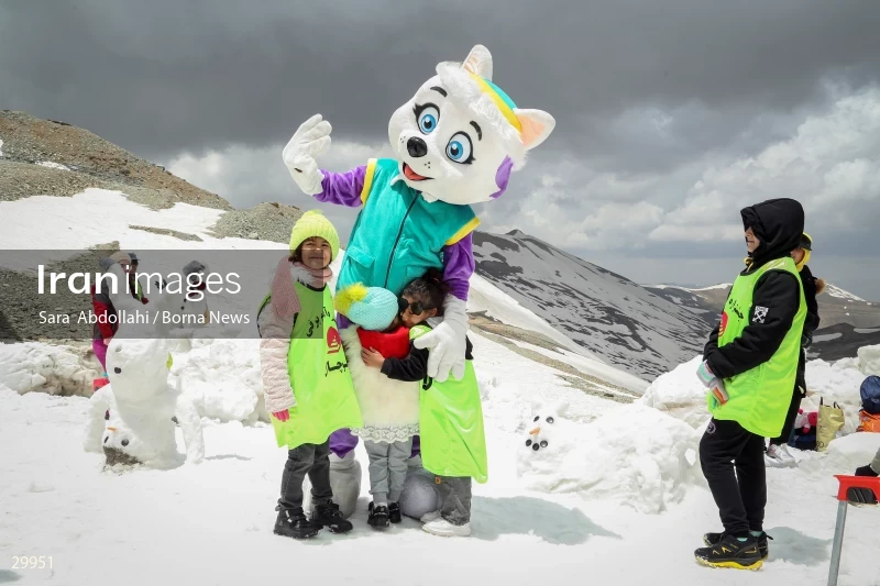 Snowman Festival in Tochal