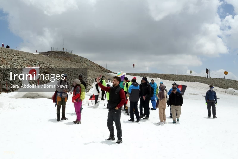 Snowman Festival in Tochal