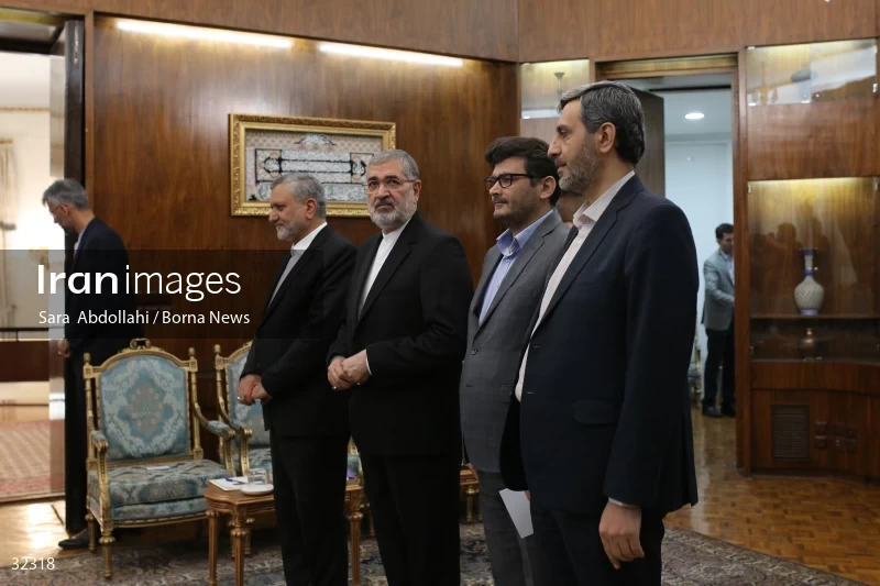 The meeting of the Minister of Labor of Qatar with the first vice president of Iran