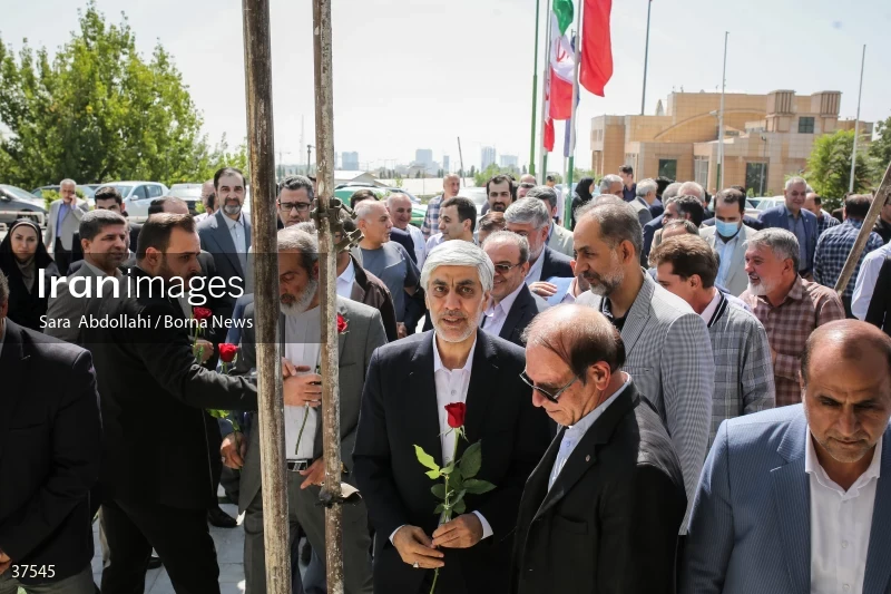 The presence of Kioumars Hashemi at the Tomb of the Unknown Martyrs