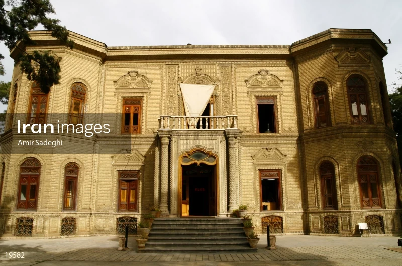 Tehran Abgineh (glassware) Museum
