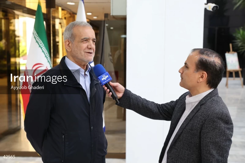 Massoud Pezeshkian on the "Safe Aval (Prime Row)" program on the News Network