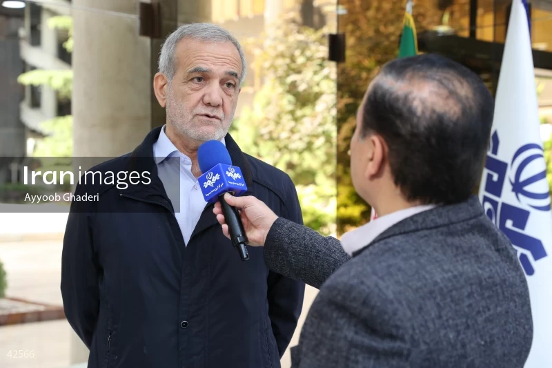 Massoud Pezeshkian on the "Safe Aval (Prime Row)" program on the News Network