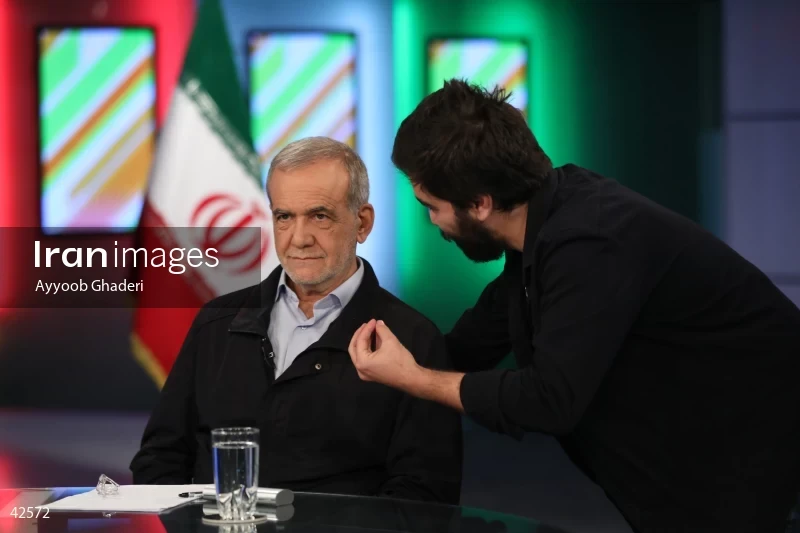 Massoud Pezeshkian on the "Safe Aval (Prime Row)" program on the News Network