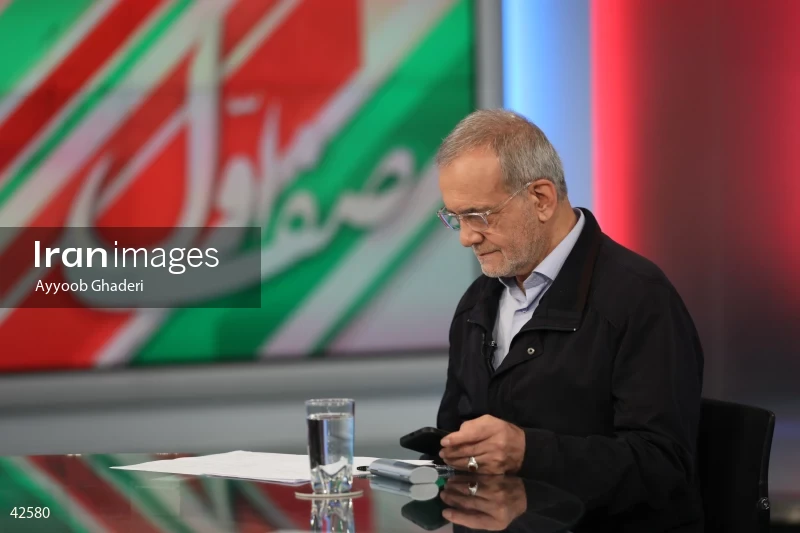 Massoud Pezeshkian on the "Safe Aval (Prime Row)" program on the News Network