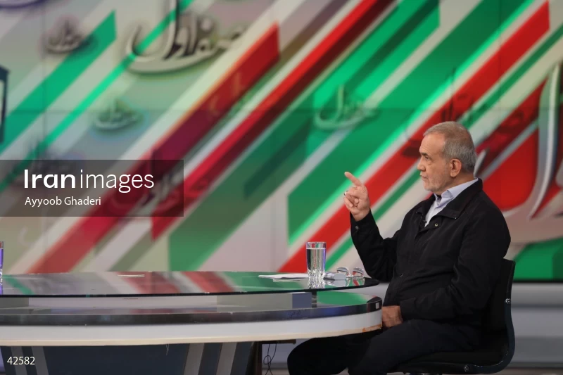 Massoud Pezeshkian on the "Safe Aval (Prime Row)" program on the News Network
