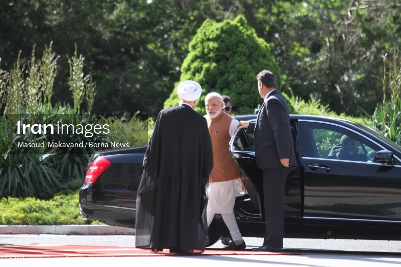 Hassan Rouhani welcomes Indian Prime Minister Narendra Modi