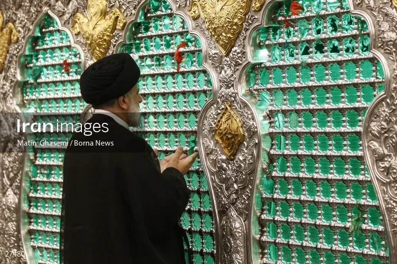 President Ebrahim Raisi in the holy shrine of Hazrat Zeinab (PBUH)