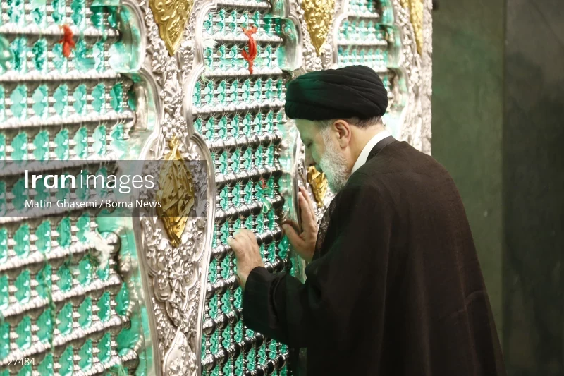 President Ebrahim Raisi in the holy shrine of Hazrat Zeinab (PBUH)